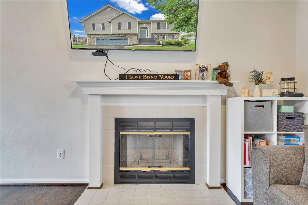 2414 Carlsbad CIR - Photo 5