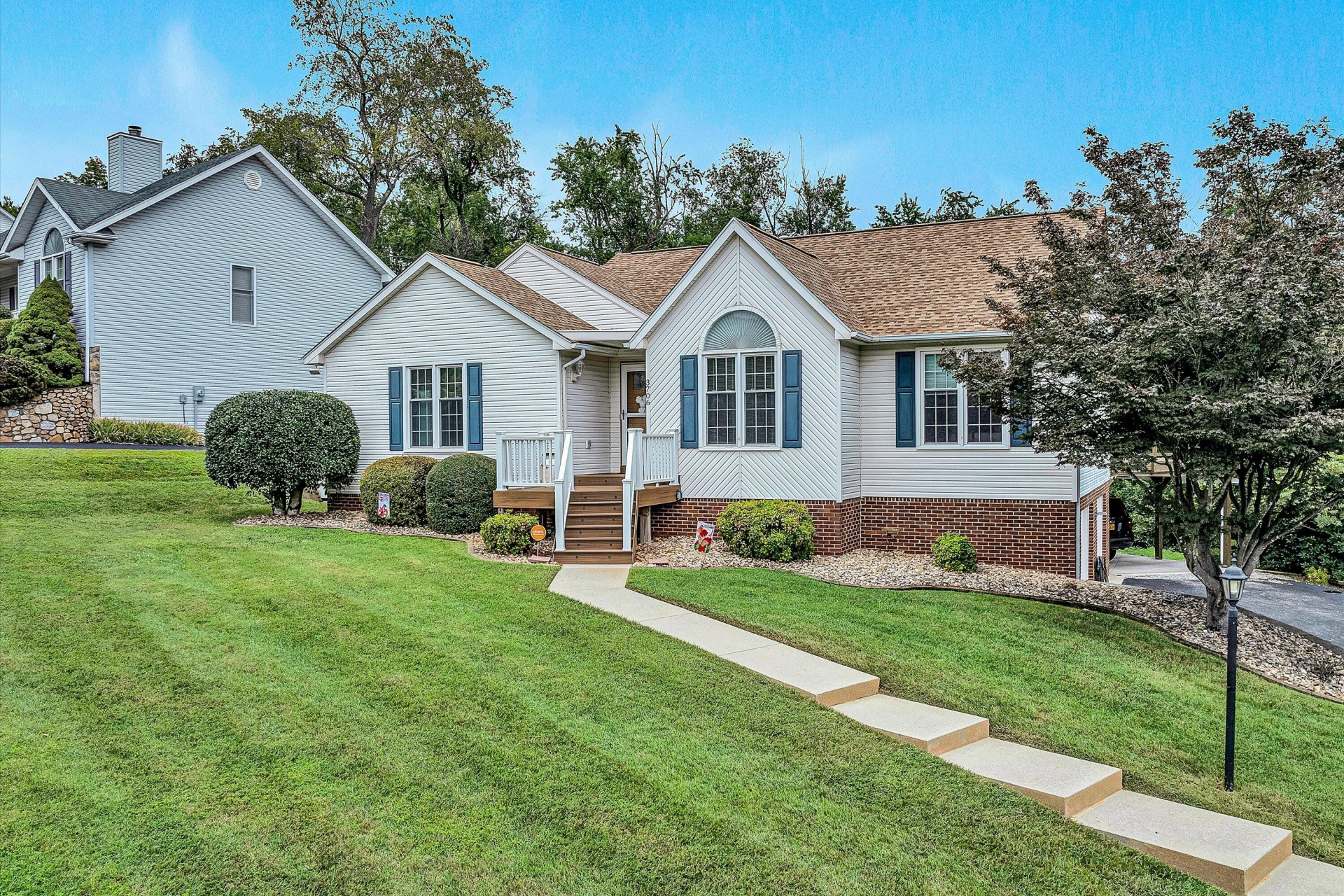 3706 Derby DR - Photo 2