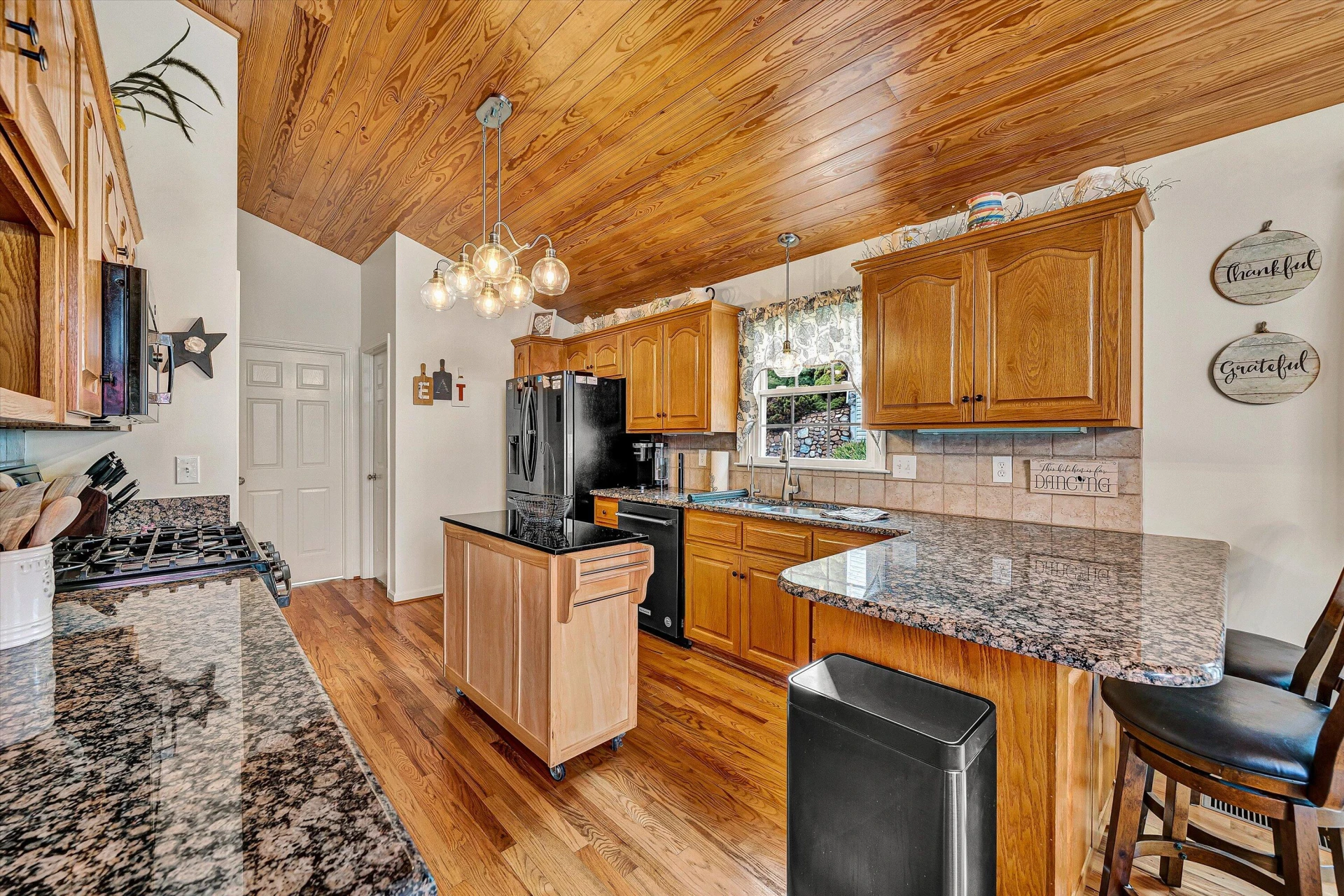 3706 Derby DR - Photo 9