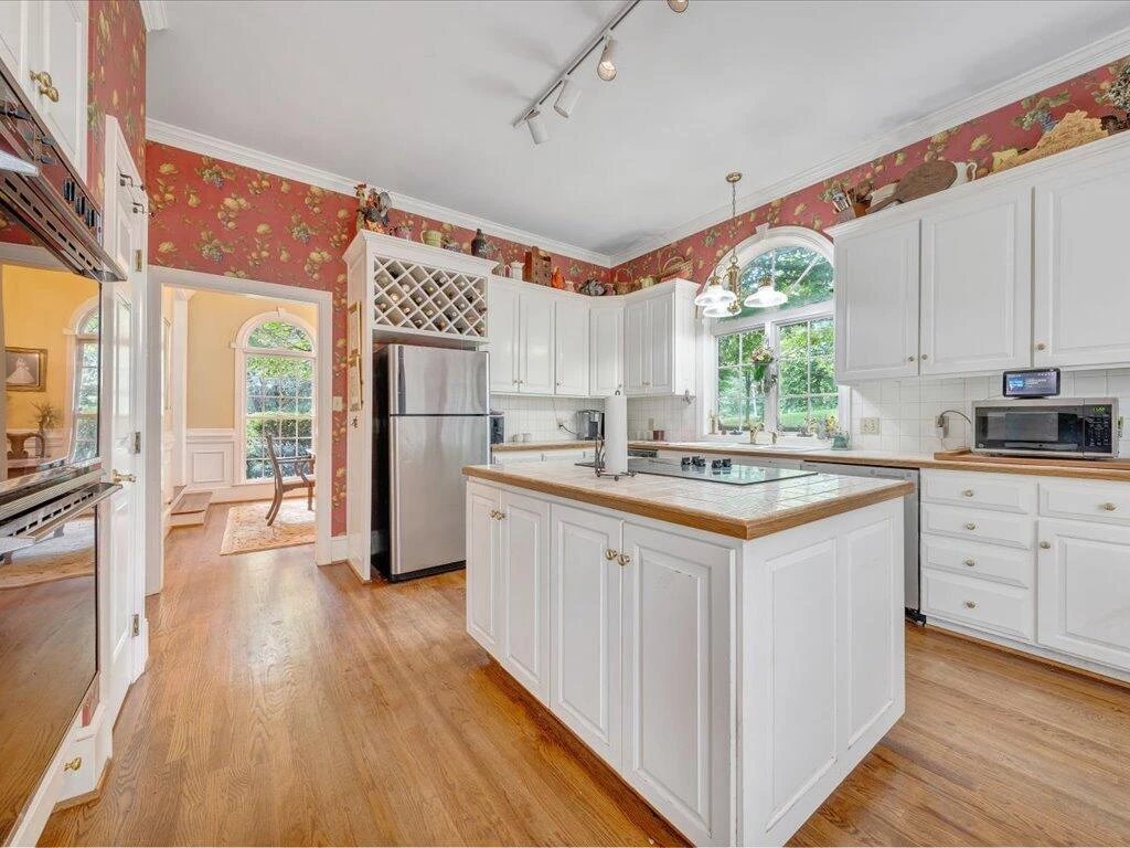 235 Leatherwood CIR - Photo 12