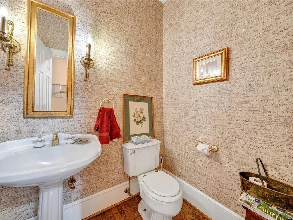 235 Leatherwood CIR - Photo 16