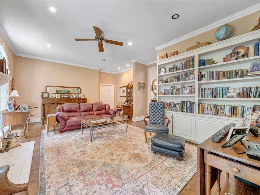 235 Leatherwood CIR - Photo 20