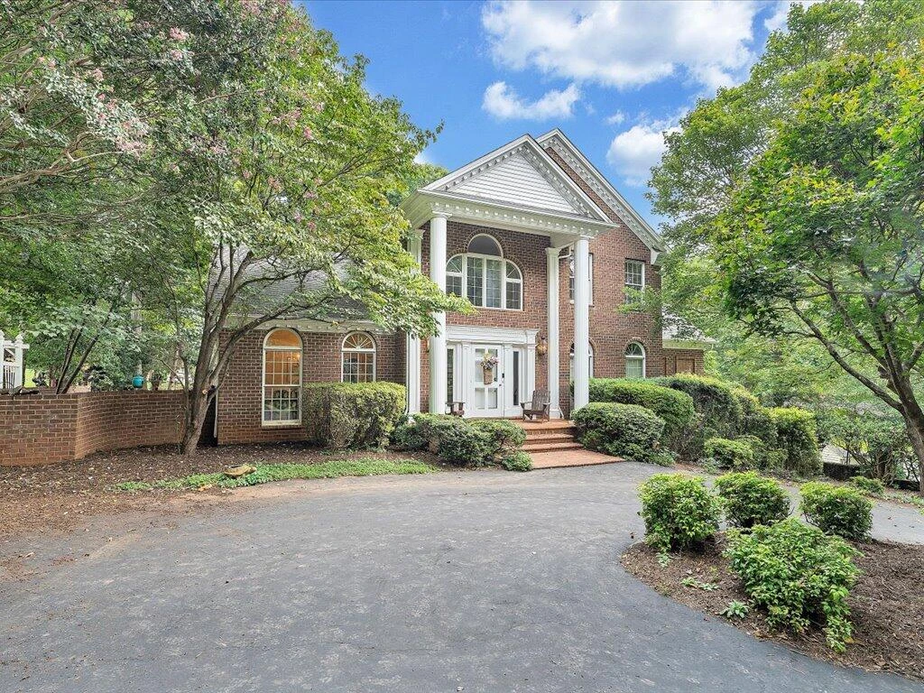 235 Leatherwood CIR - Photo 3