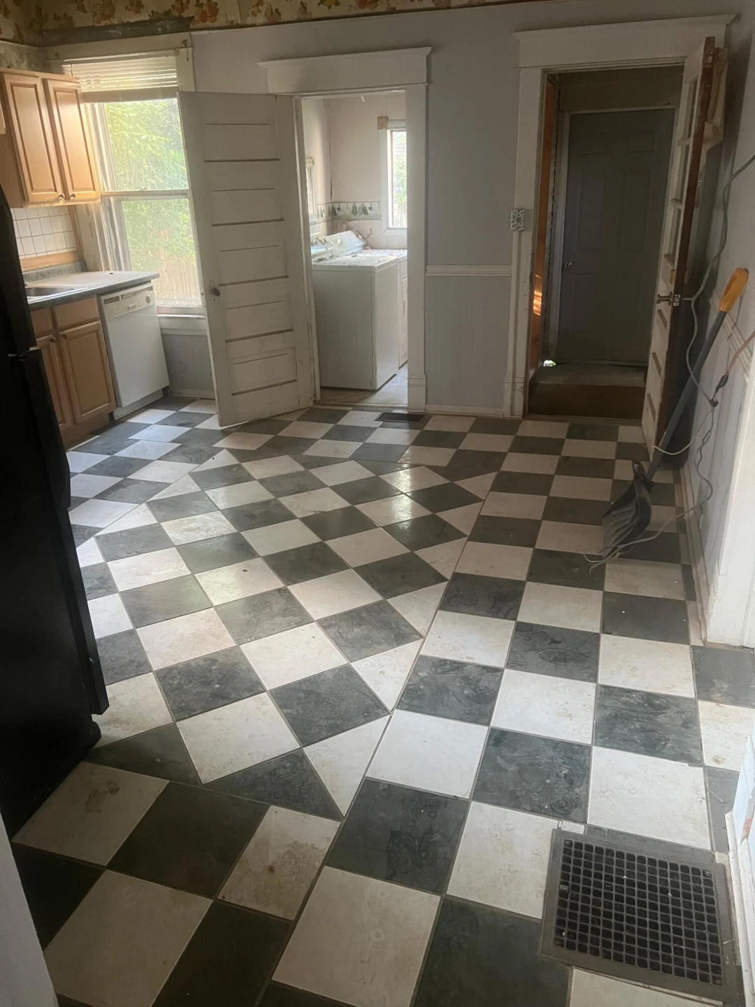 1205 Campbell AVE SW - Photo 4