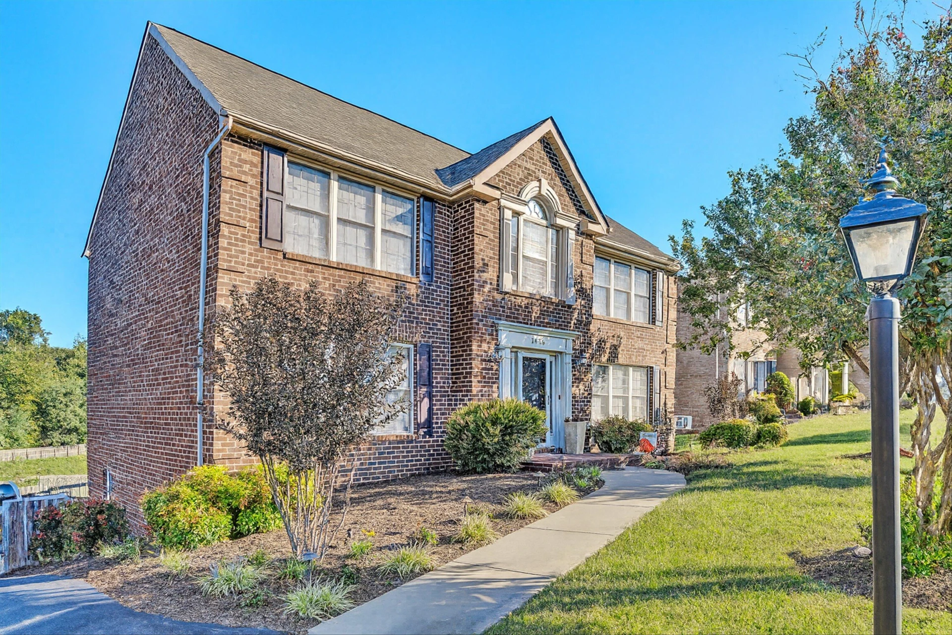2836 Matthew DR - Photo 4