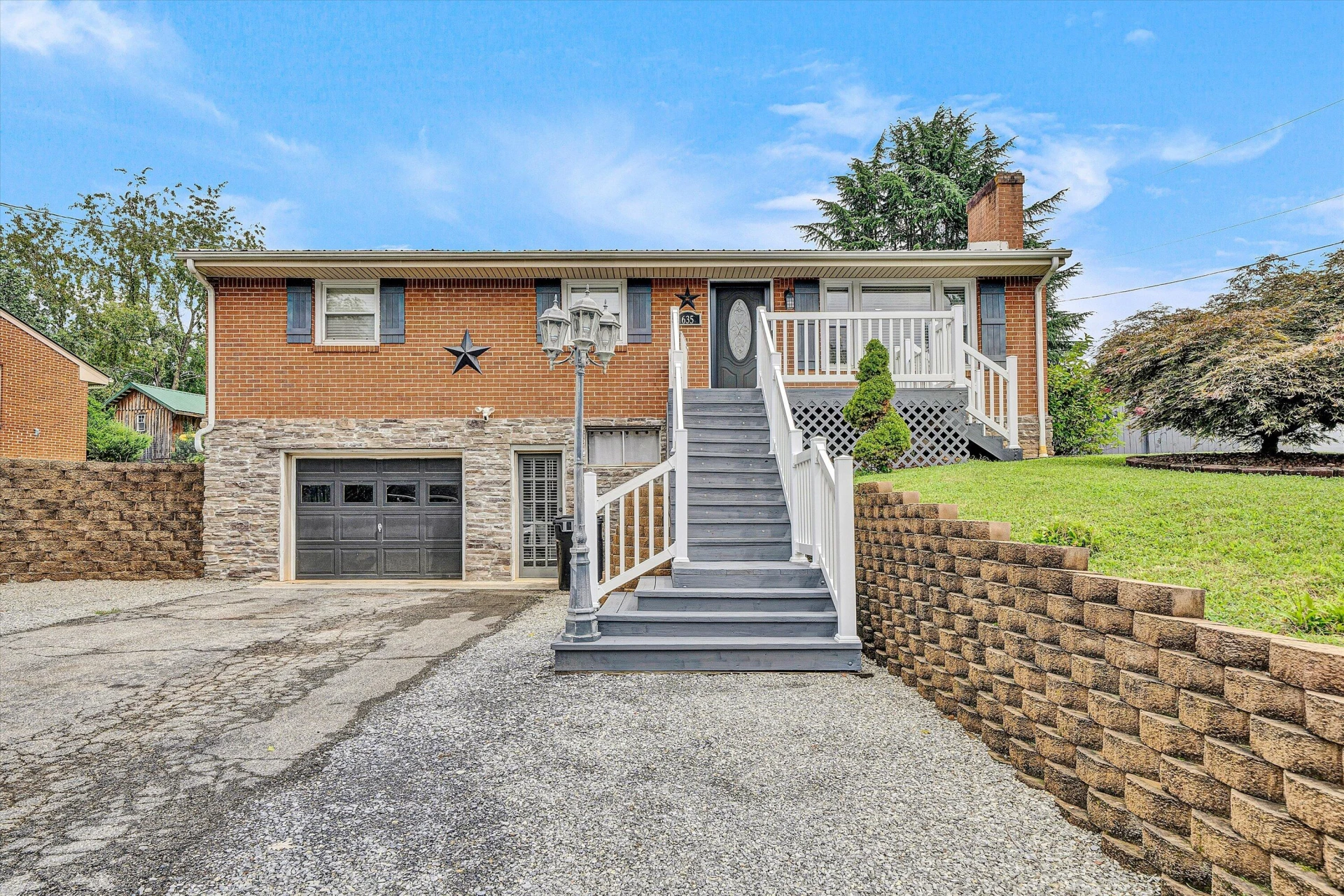 635 Ridgecrest DR