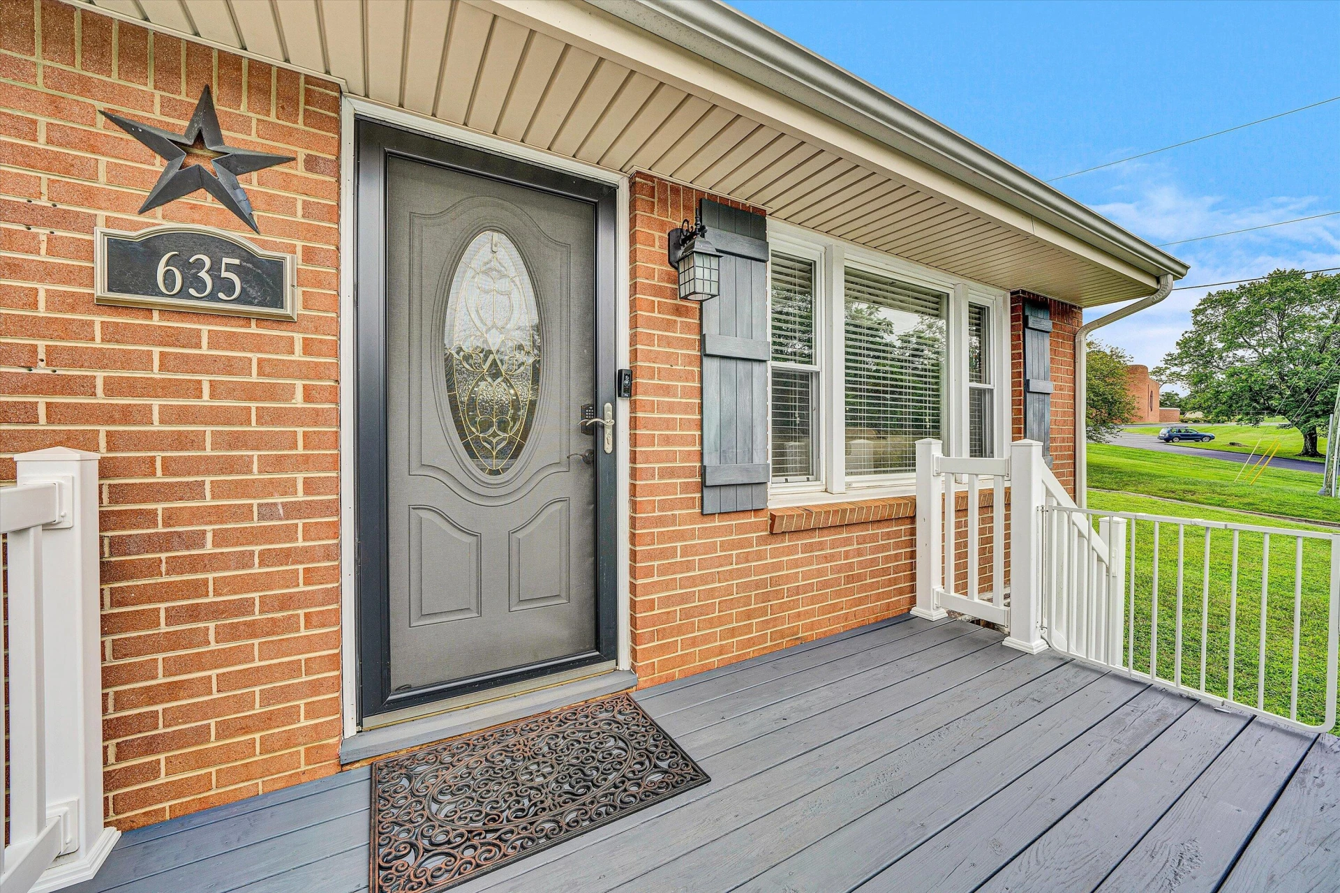 635 Ridgecrest DR - Photo 3