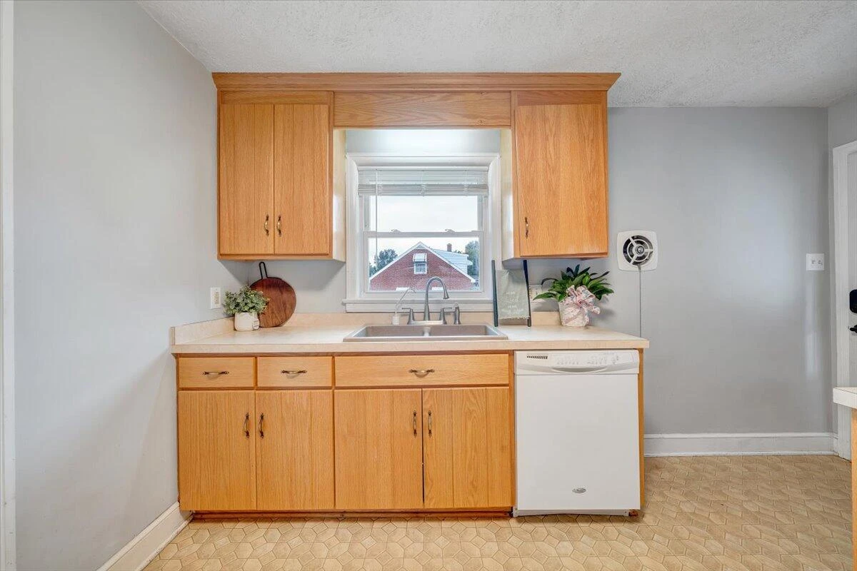 1141 Vivian AVE - Photo 15