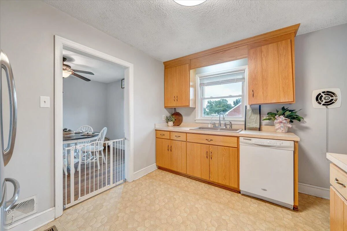1141 Vivian AVE - Photo 16