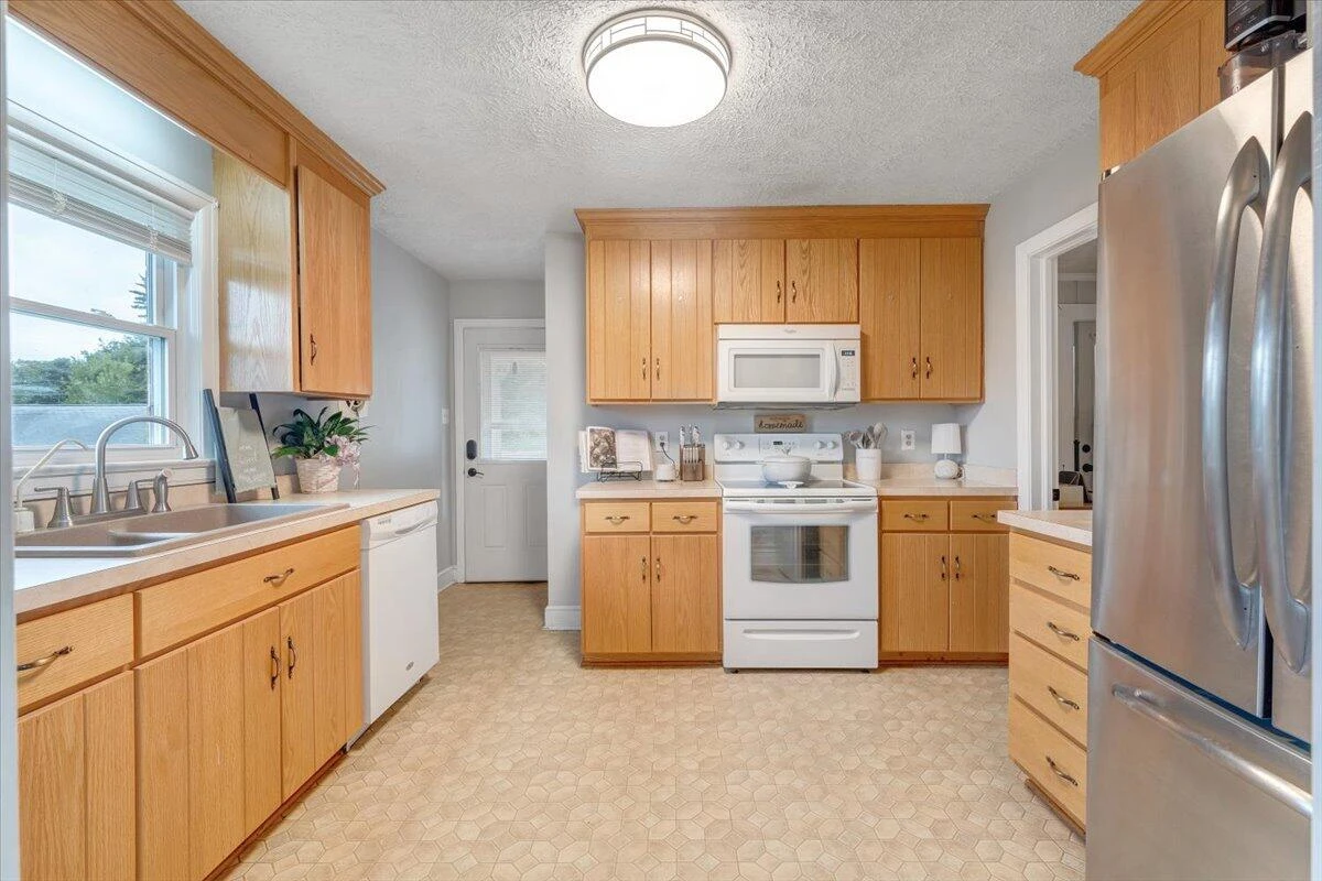 1141 Vivian AVE - Photo 17