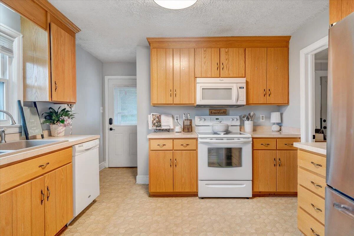 1141 Vivian AVE - Photo 18