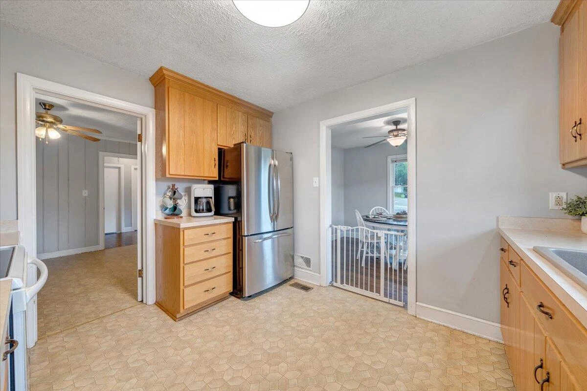 1141 Vivian AVE - Photo 20