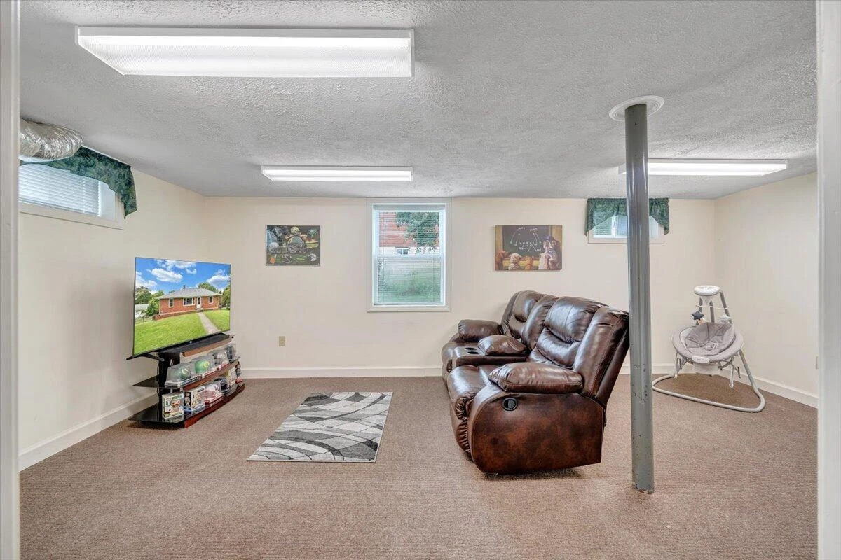 1141 Vivian AVE - Photo 35