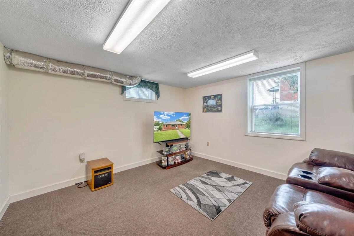 1141 Vivian AVE - Photo 37