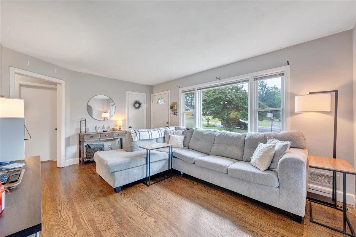 1141 Vivian AVE - Photo 9