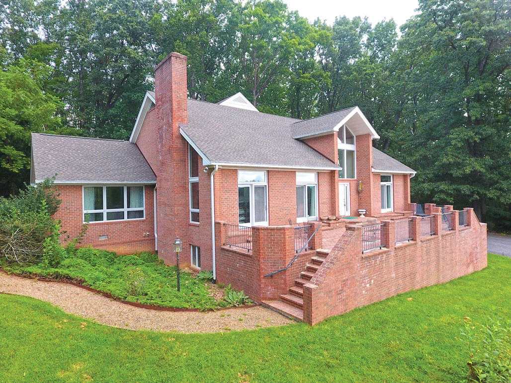 1505 Highland CIR
