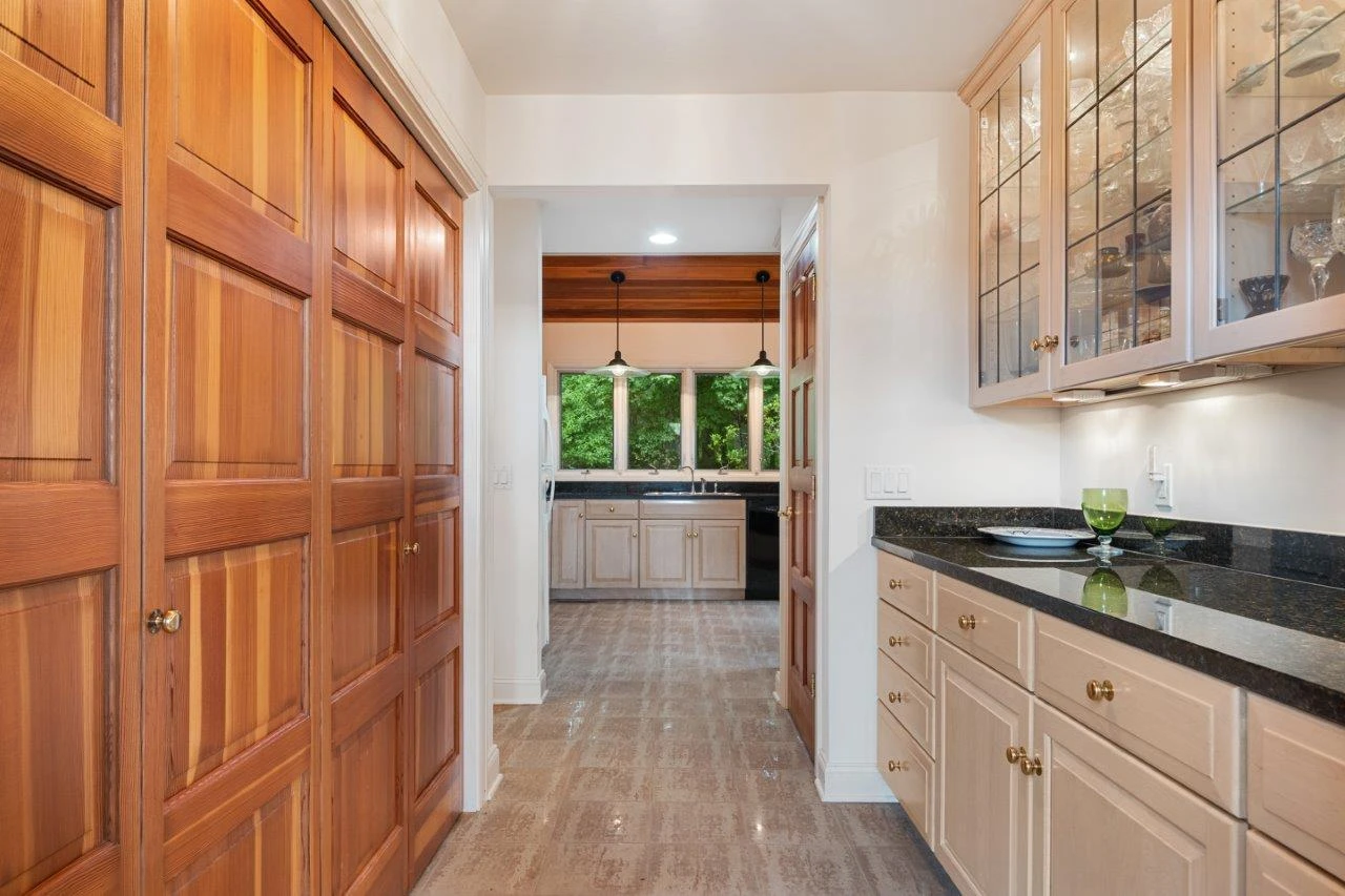 1505 Highland CIR - Photo 14