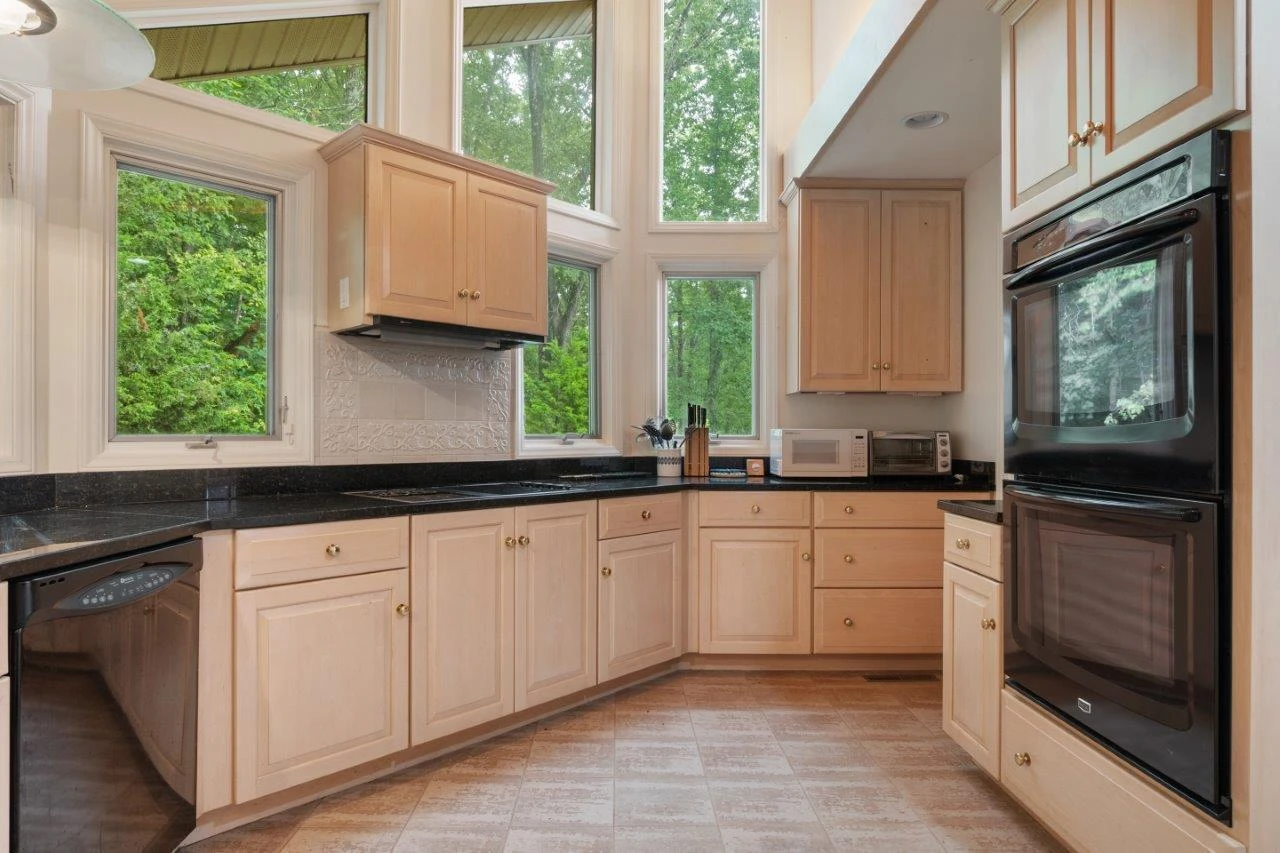 1505 Highland CIR - Photo 17