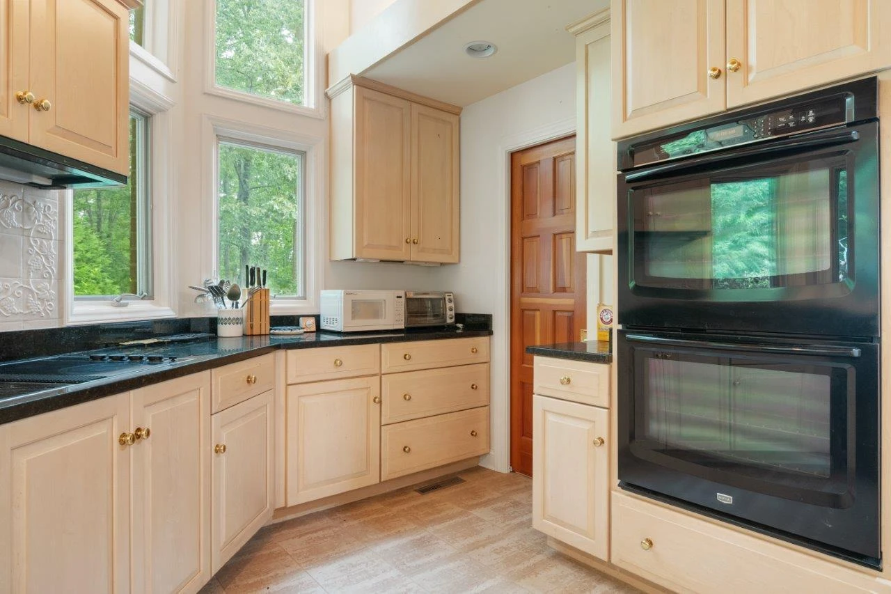 1505 Highland CIR - Photo 18