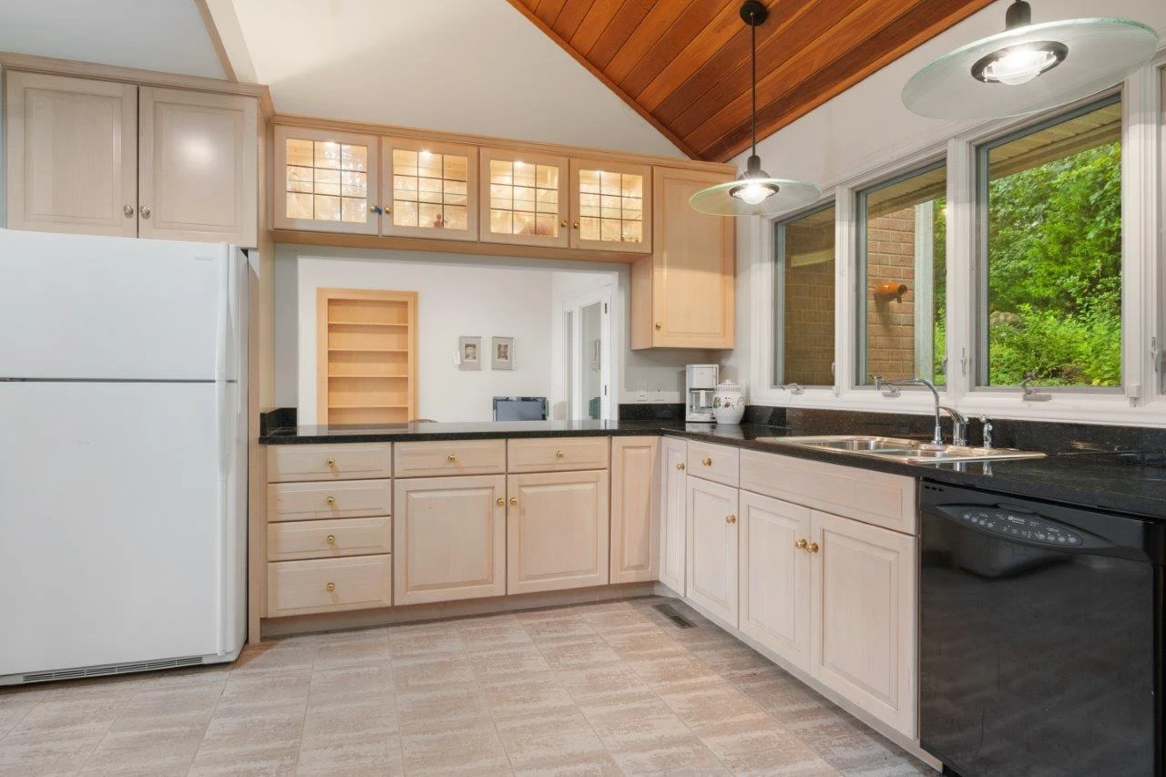 1505 Highland CIR - Photo 19