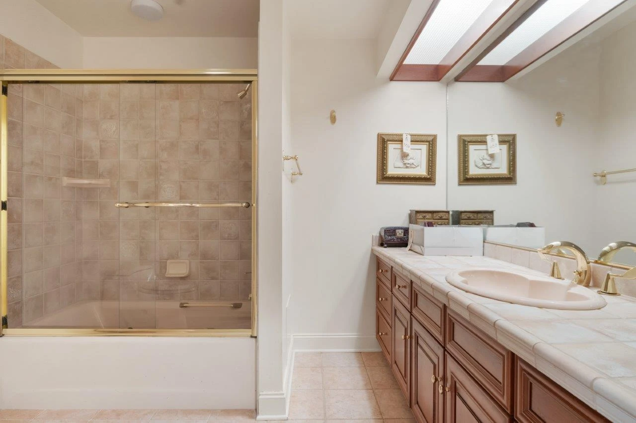 1505 Highland CIR - Photo 26