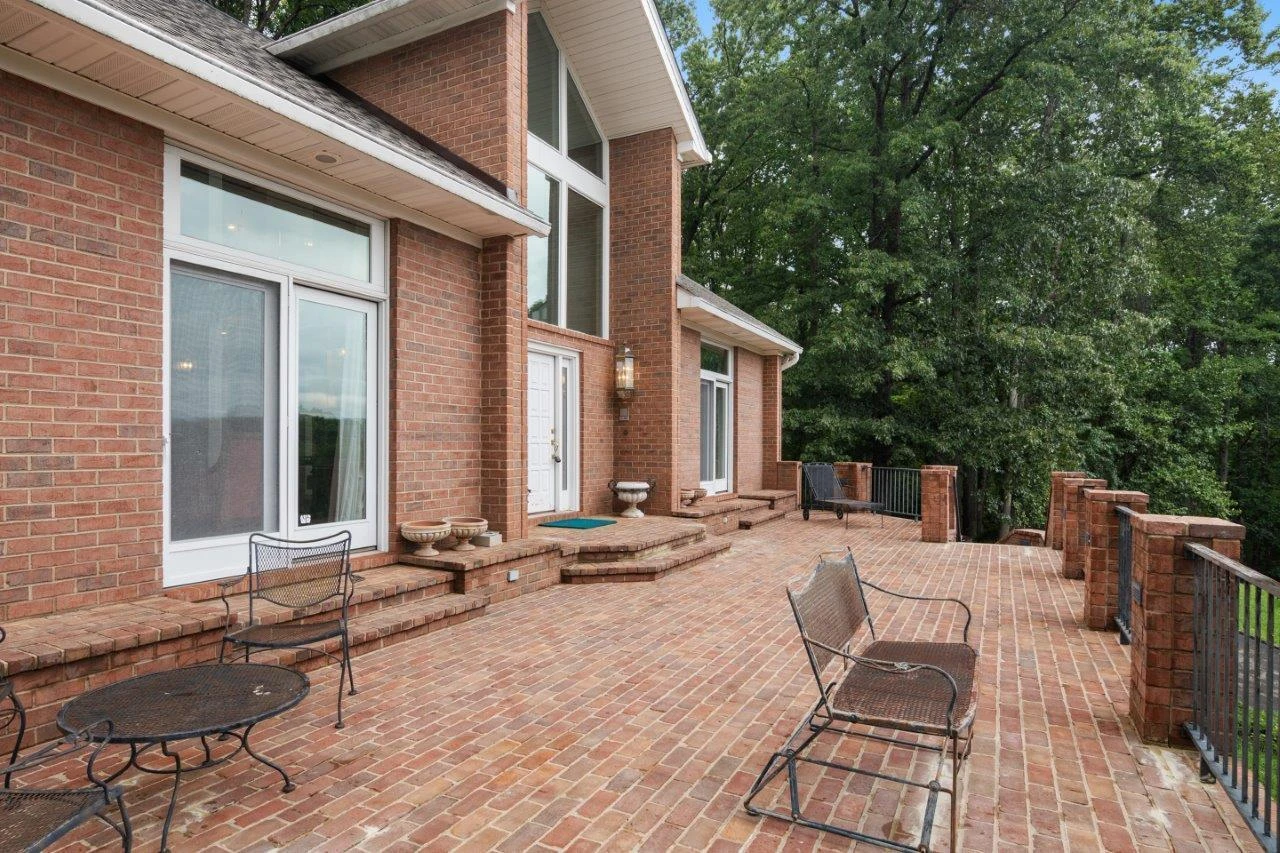 1505 Highland CIR - Photo 56