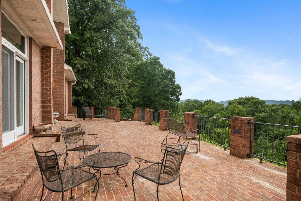 1505 Highland CIR - Photo 57