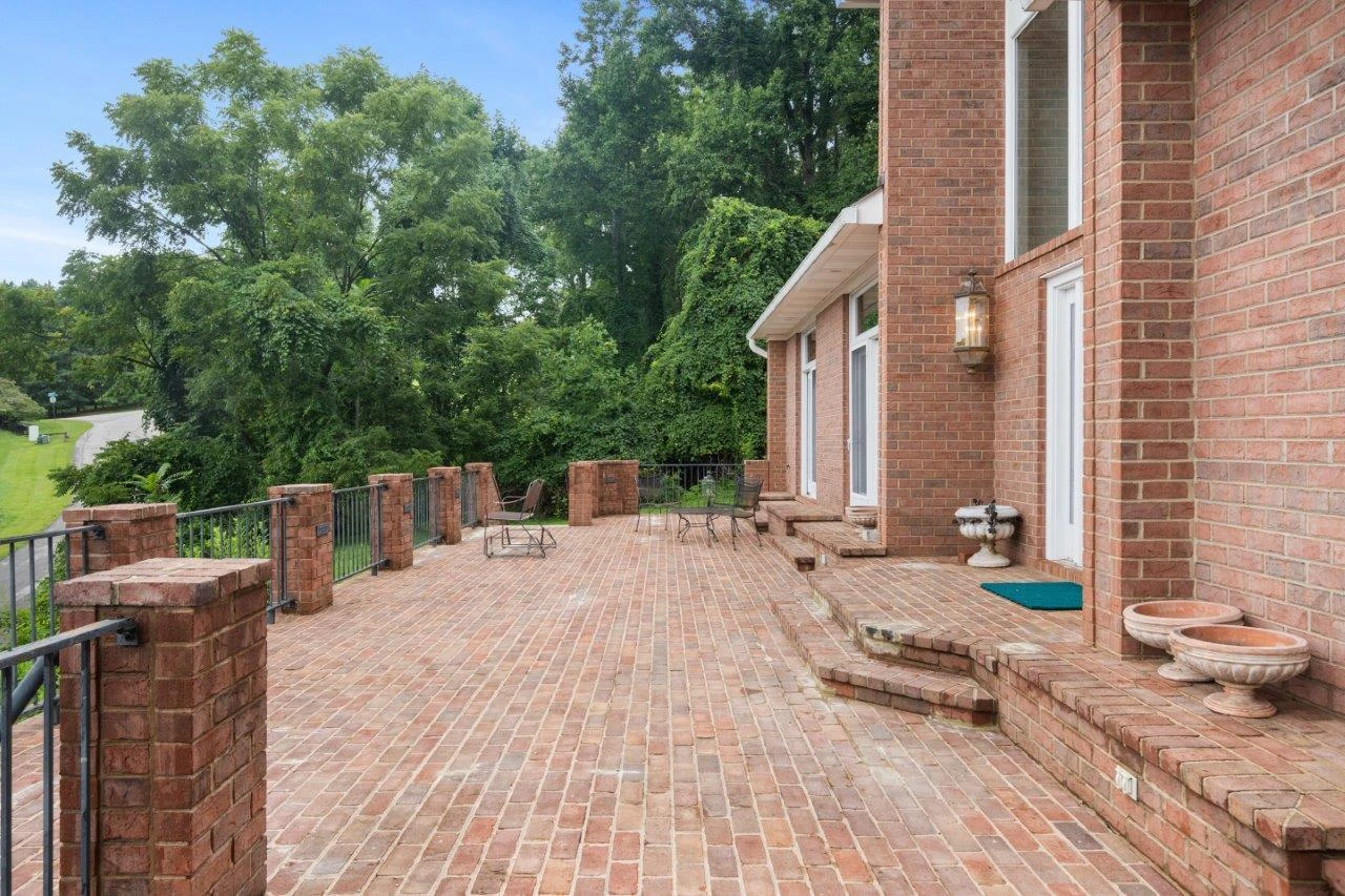 1505 Highland CIR - Photo 59