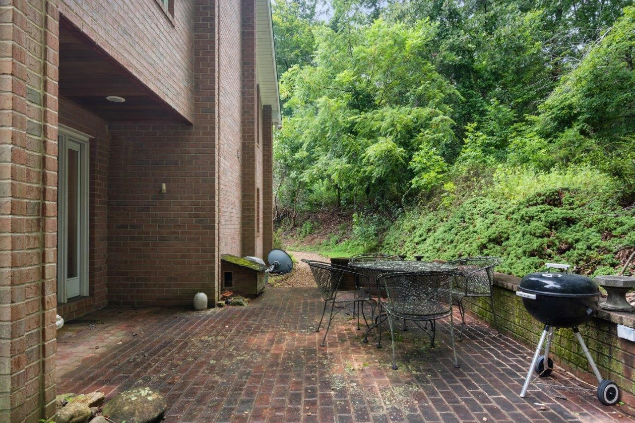 1505 Highland CIR - Photo 63