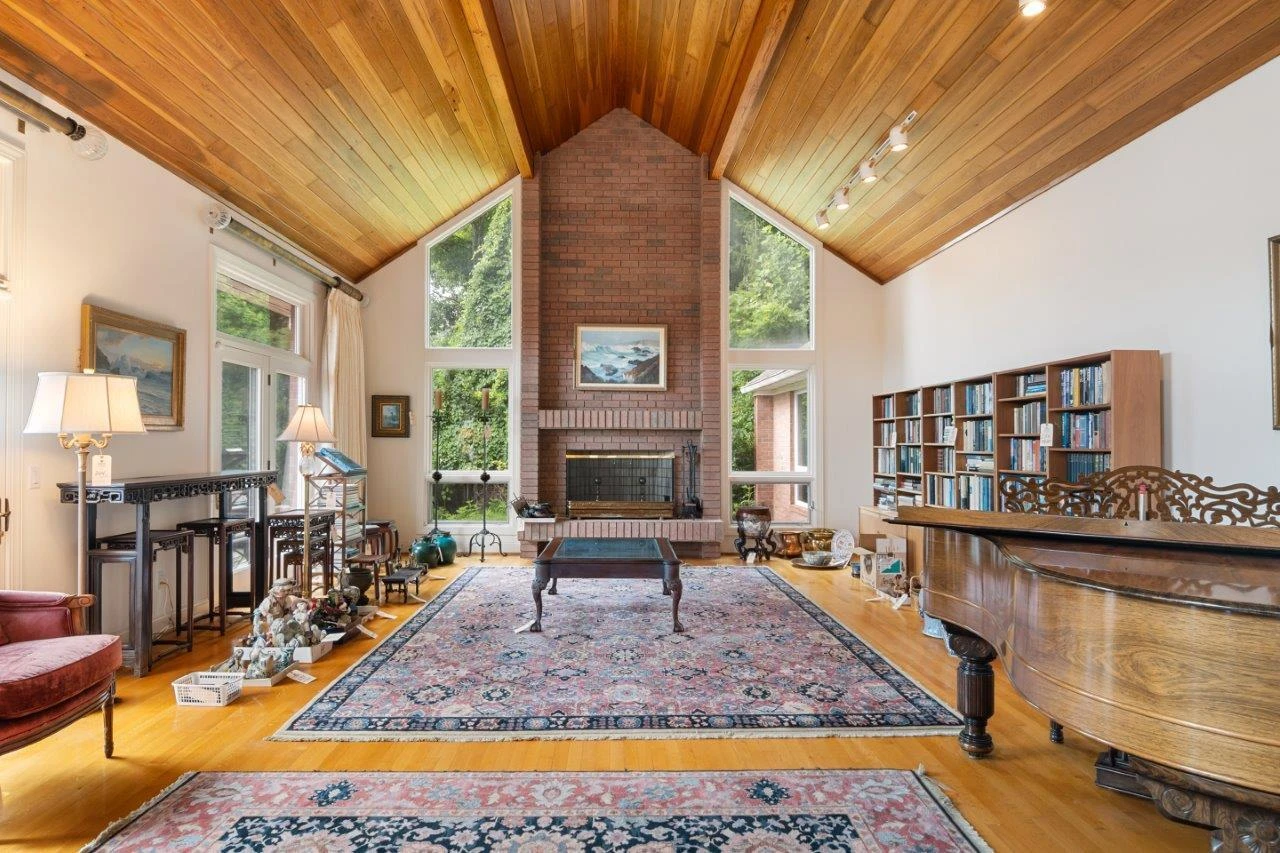1505 Highland CIR - Photo 8
