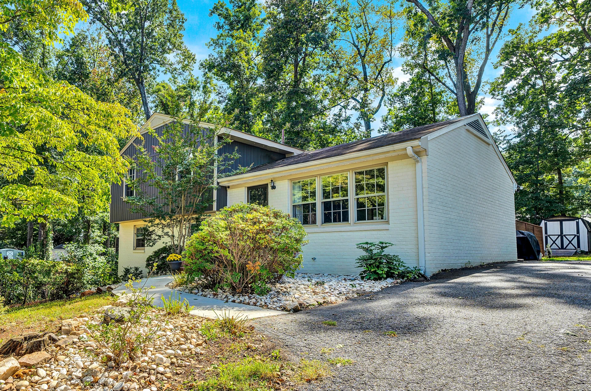 105 Simsbury LN