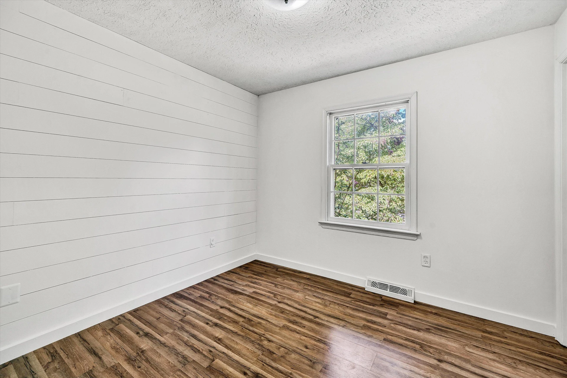 105 Simsbury LN - Photo 15