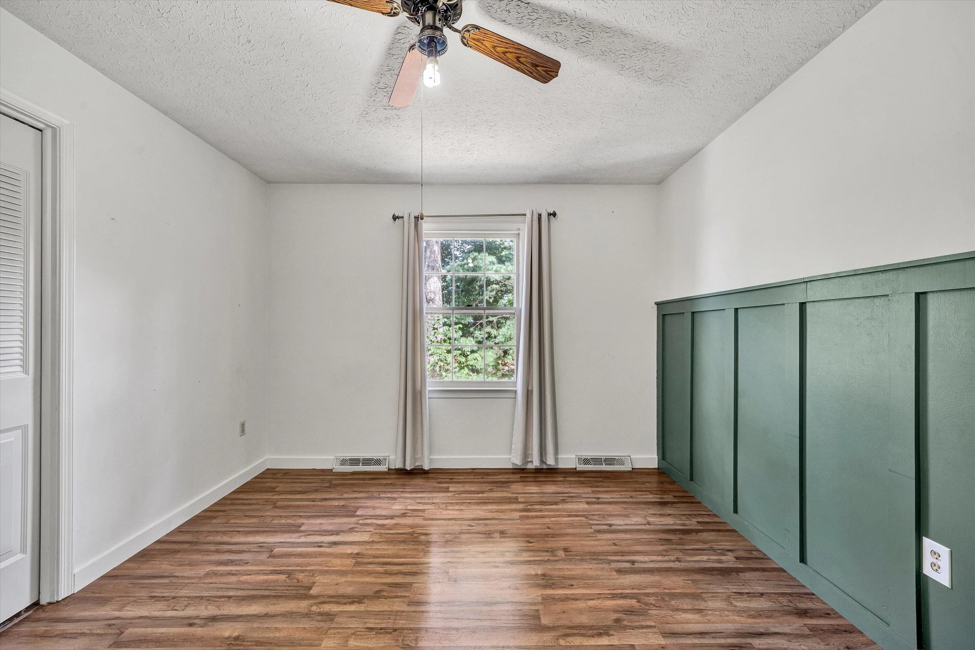 105 Simsbury LN - Photo 18