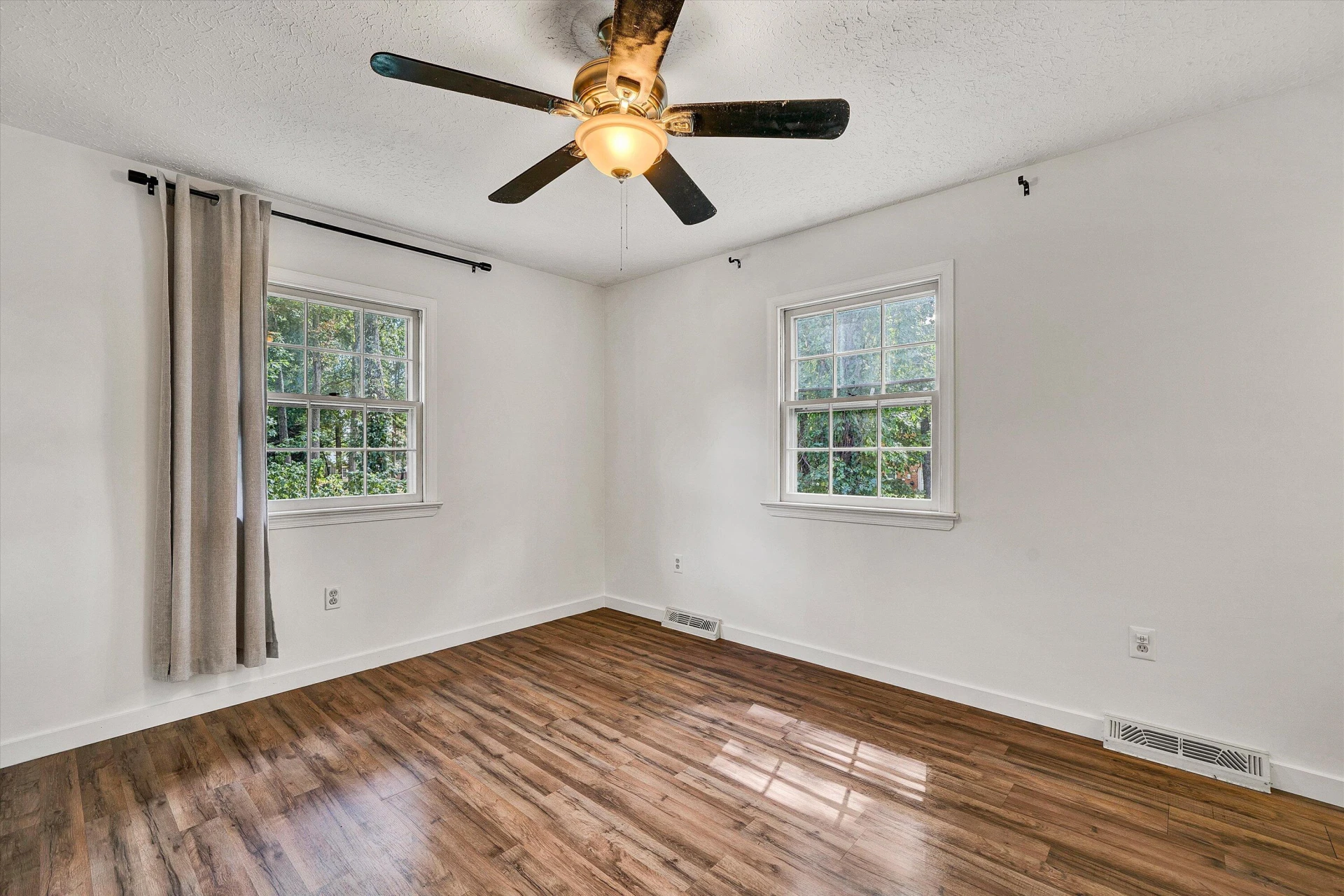105 Simsbury LN - Photo 19