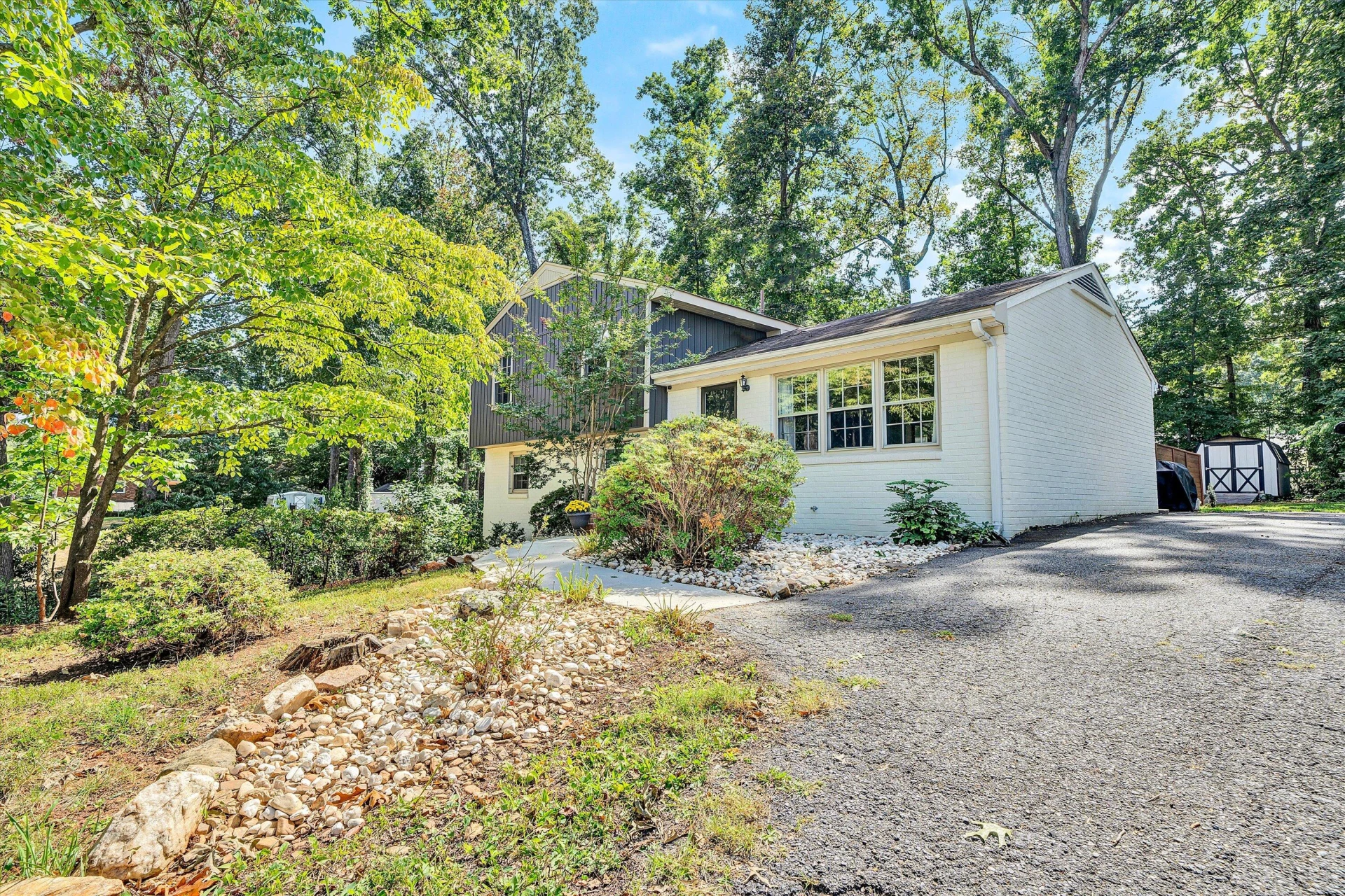 105 Simsbury LN - Photo 2