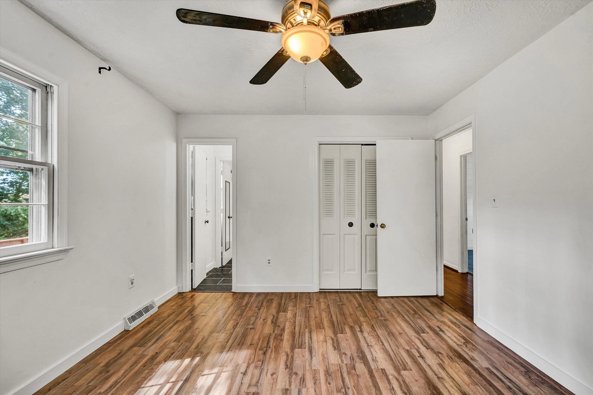 105 Simsbury LN - Photo 20