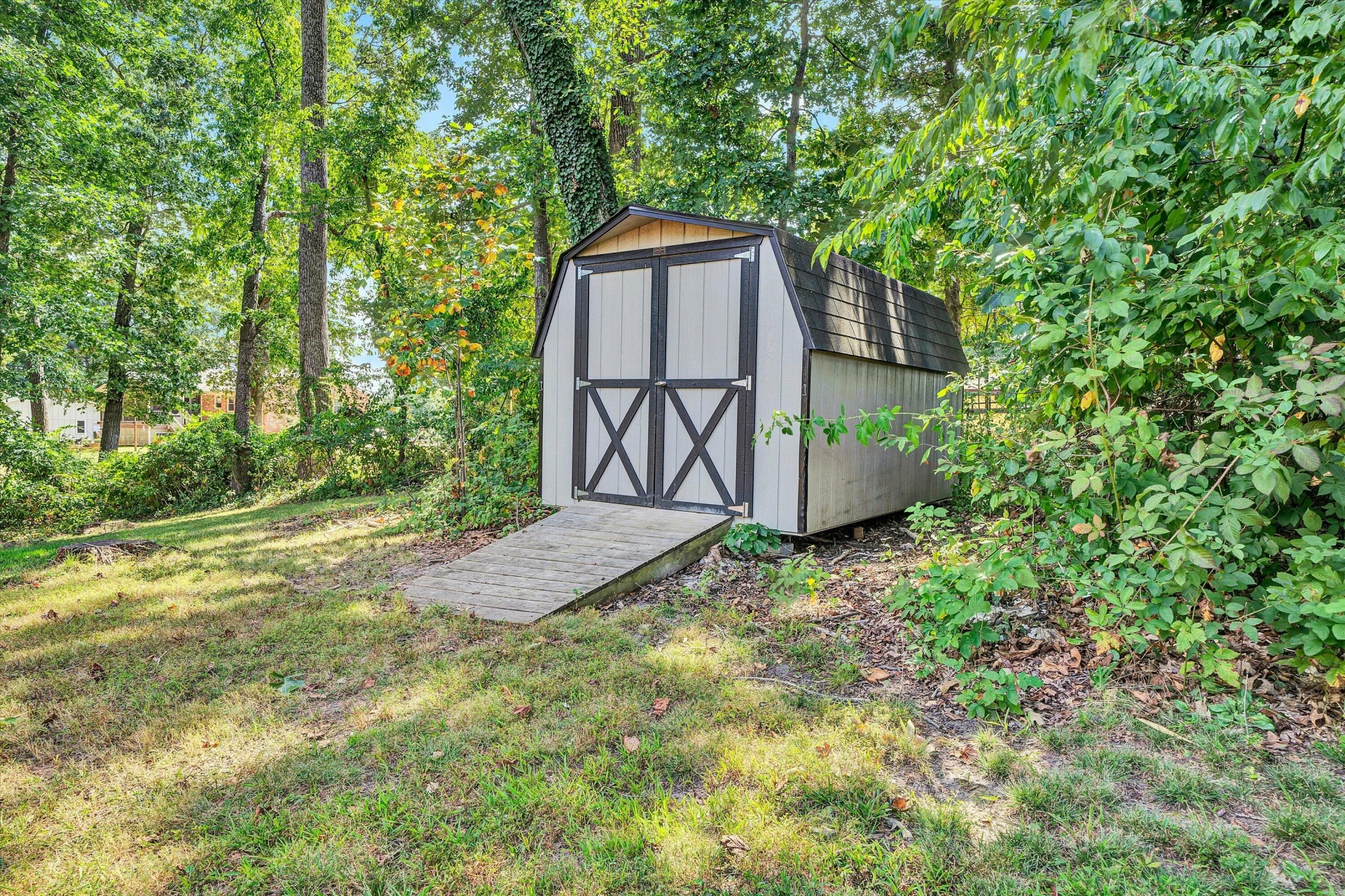 105 Simsbury LN - Photo 32