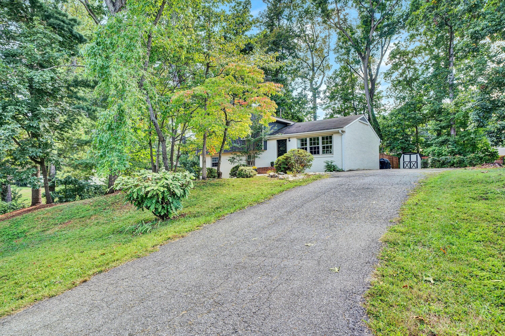 105 Simsbury LN - Photo 37