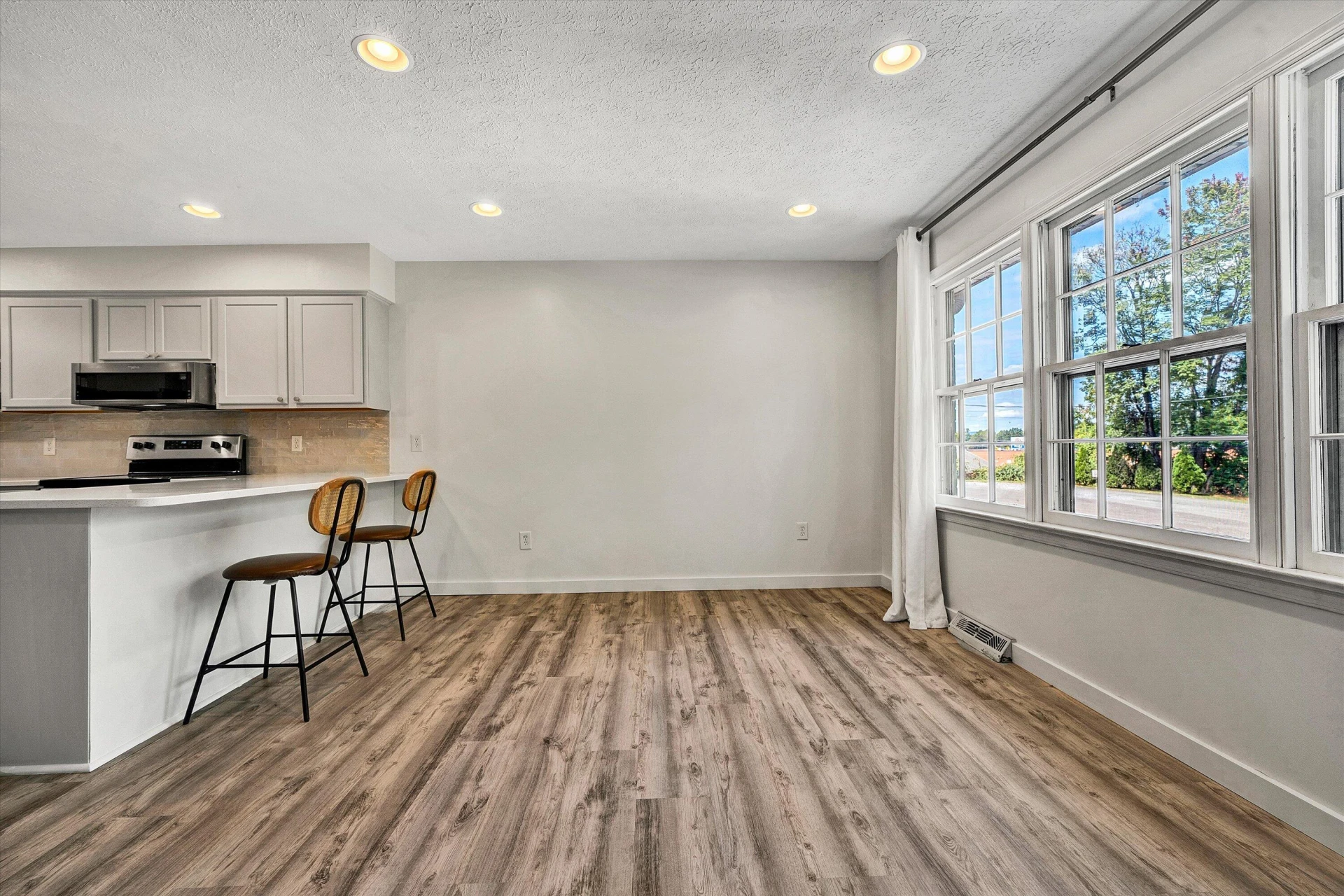 105 Simsbury LN - Photo 4