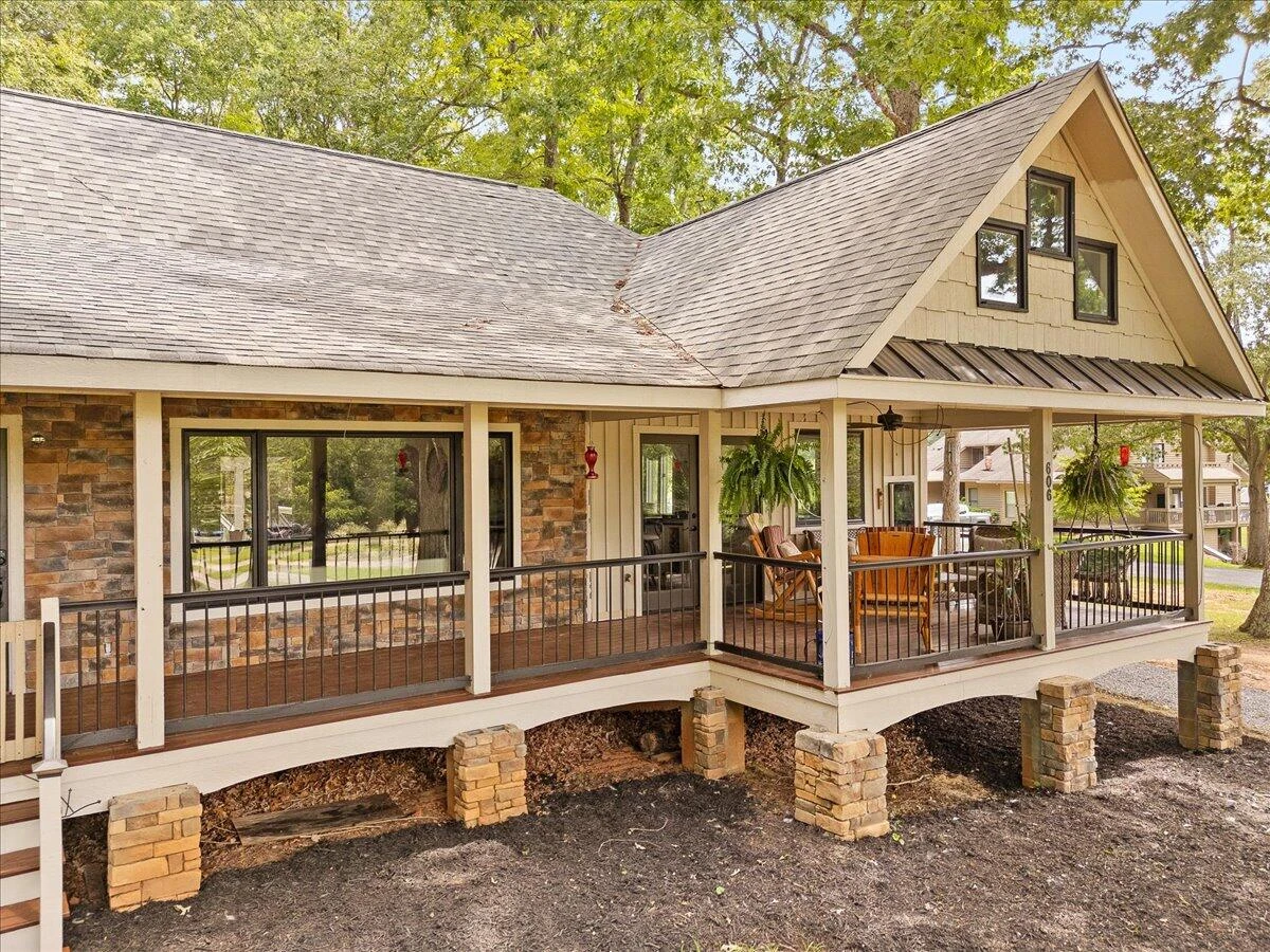 606 Surrey DR - Photo 14