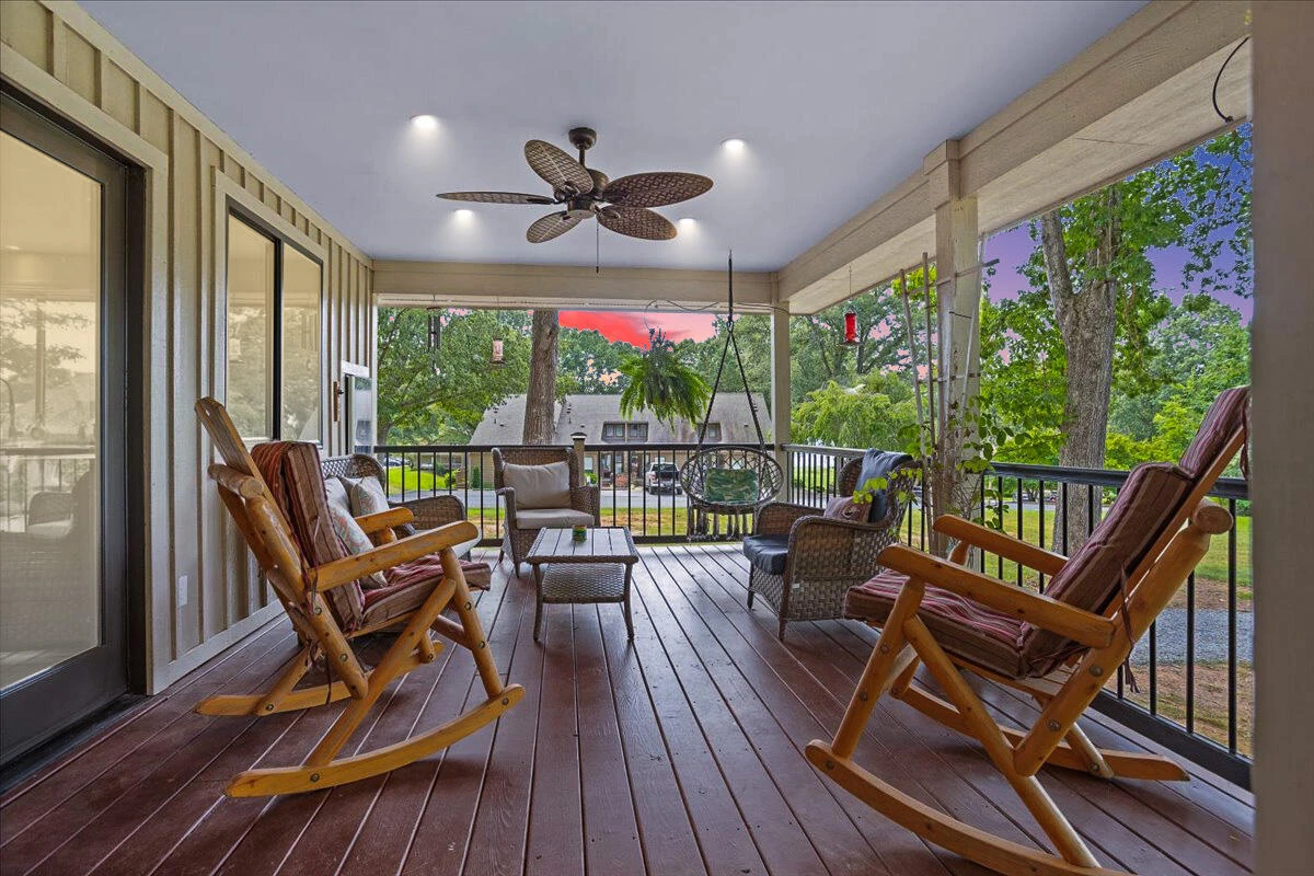 606 Surrey DR - Photo 16