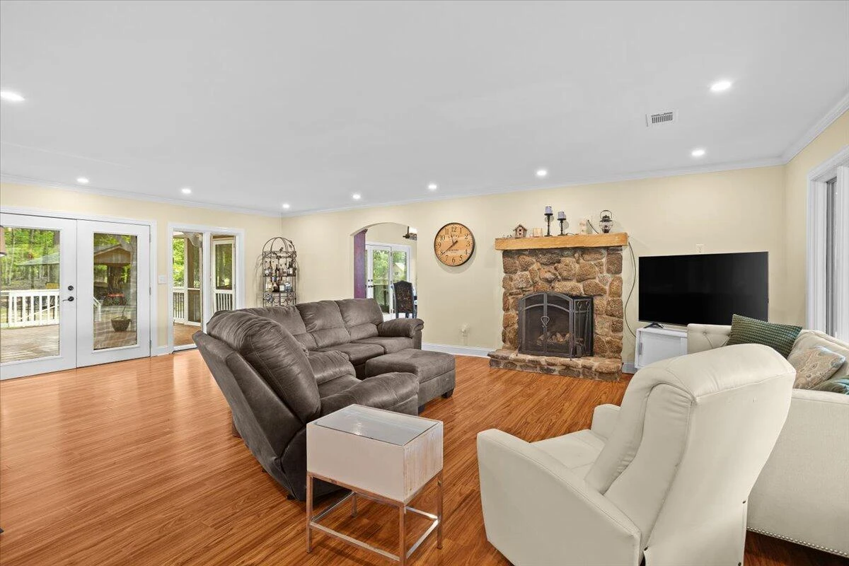 606 Surrey DR - Photo 26
