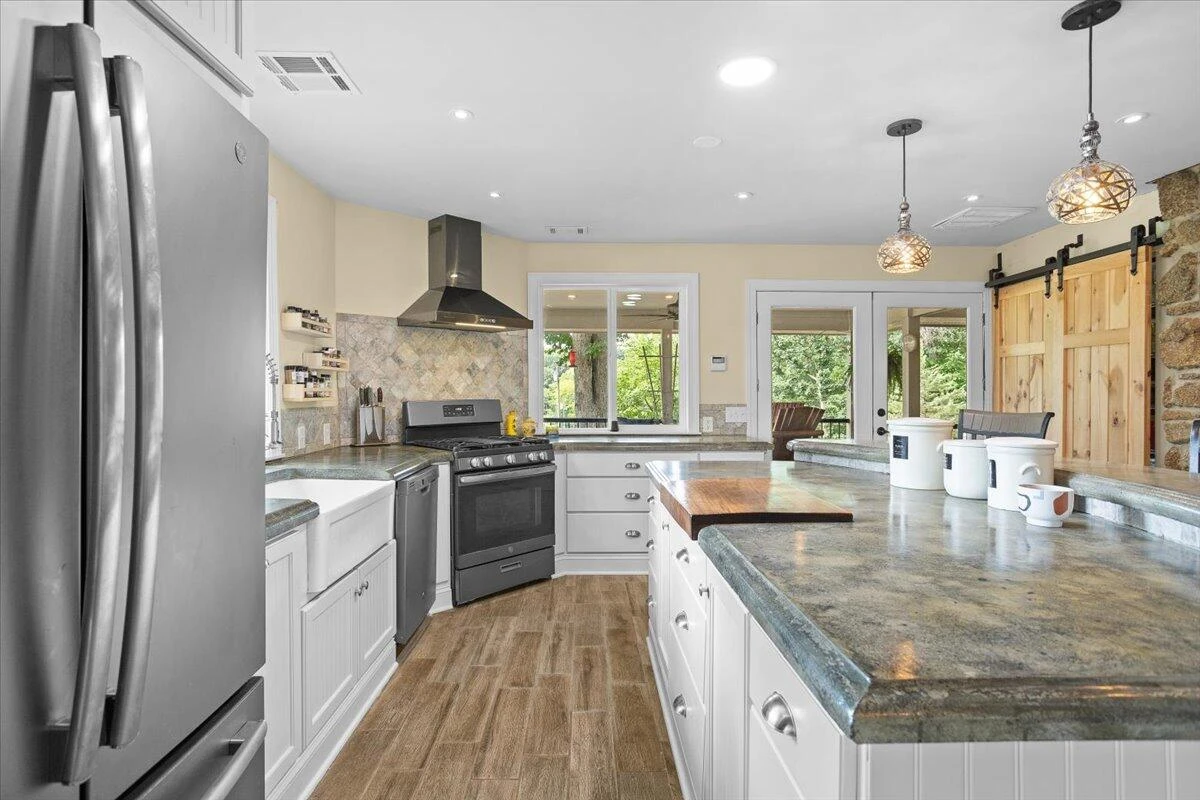 606 Surrey DR - Photo 31