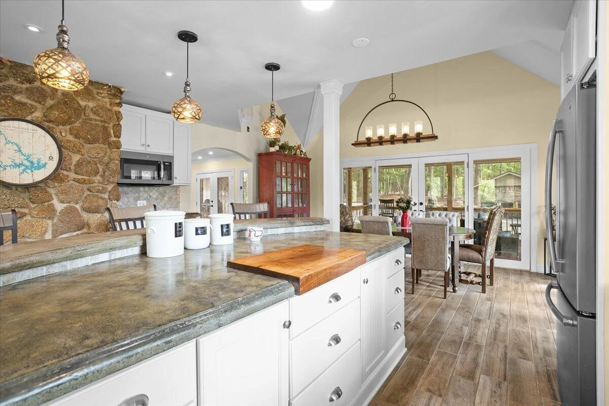 606 Surrey DR - Photo 32