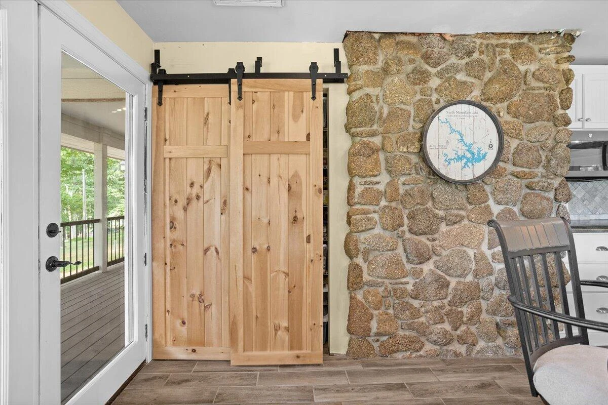 606 Surrey DR - Photo 33