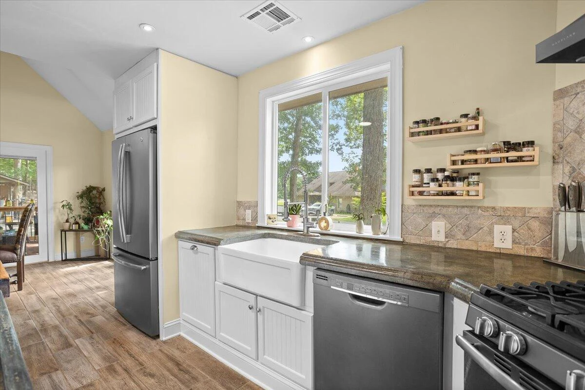 606 Surrey DR - Photo 34