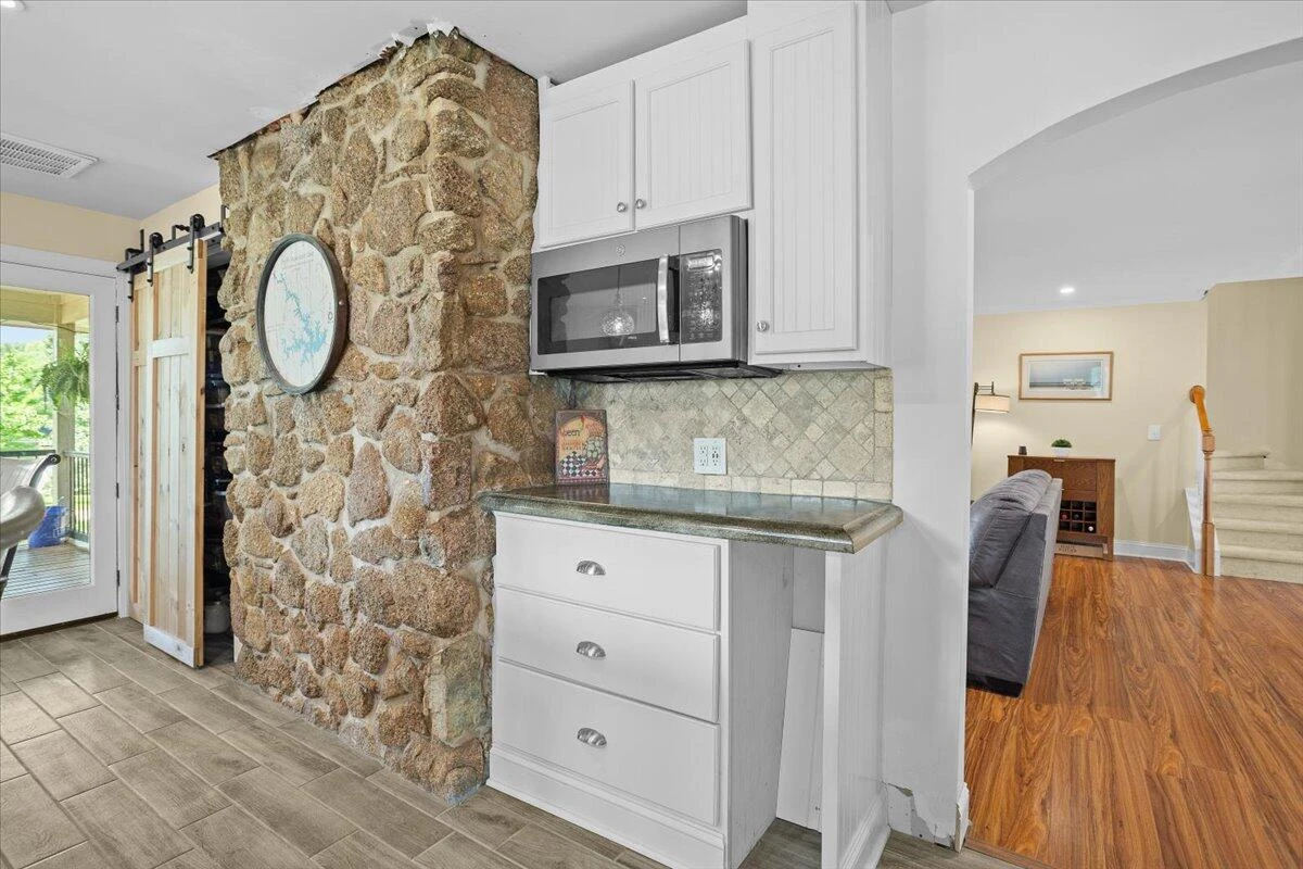 606 Surrey DR - Photo 37