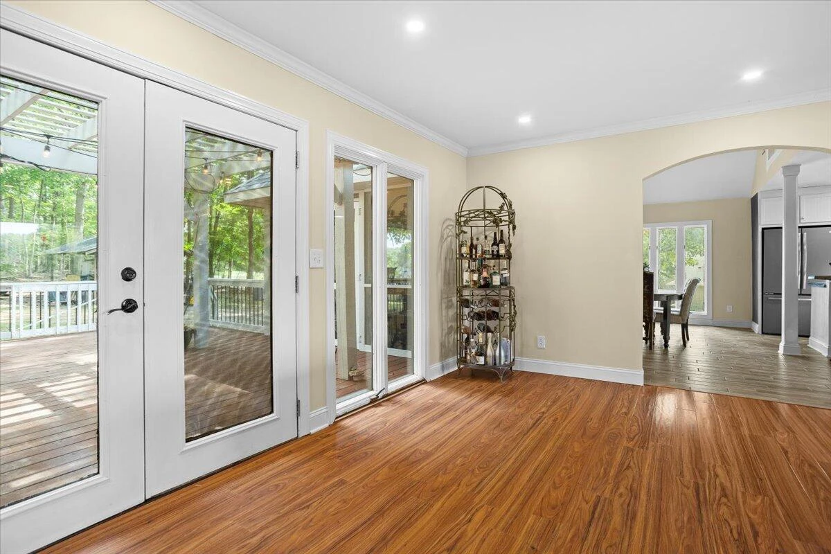 606 Surrey DR - Photo 38