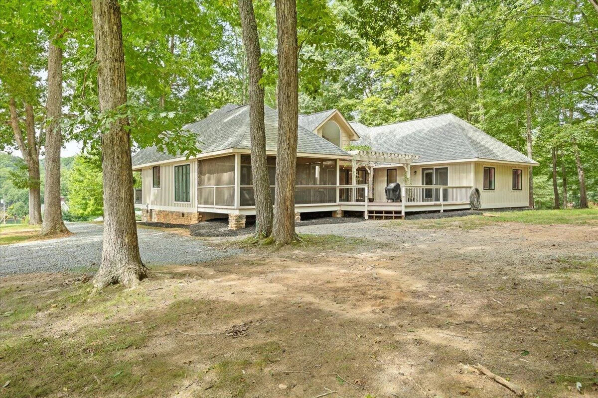 606 Surrey DR - Photo 8