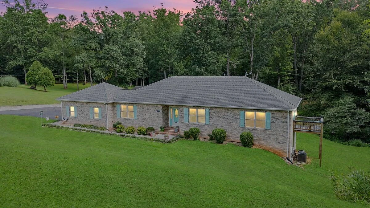 114 Barrington CT